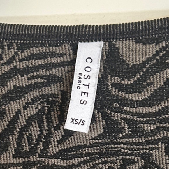 Chic Zebra Pattern Crop Top - Picture 2 of 3